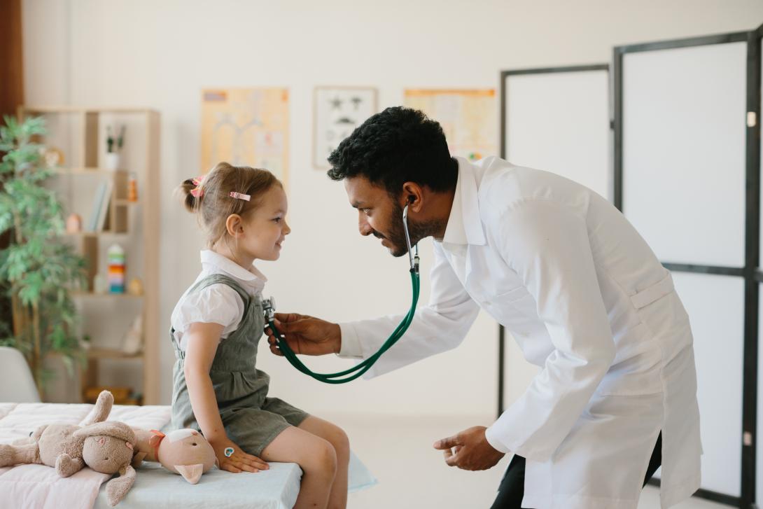 Doctor examines little girl.